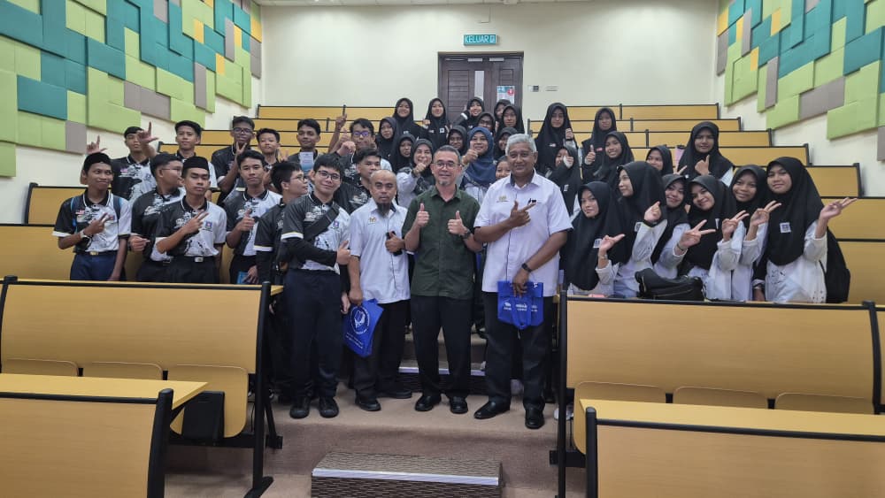 Lawatan Ilmiah SMK Bukit Guntong ke FTKEE UMPSA 